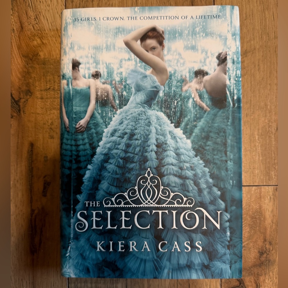 The Selection by Kiera Cass Hardcover
